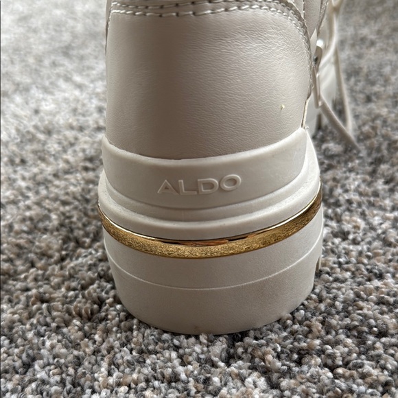 Aldo Women's Cream Quilted Leather combat Ankle Boots 8.5-New - Picture 2 of 5